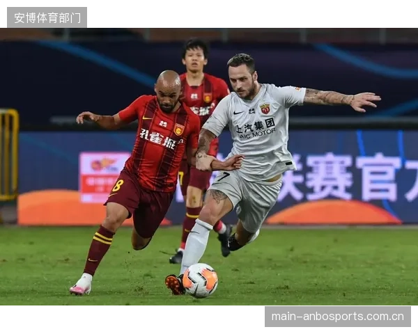 上海海港不败金身告破后迎战河南，后防线面临严峻考验。